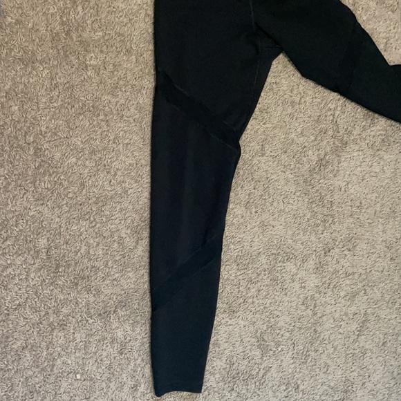 Leggings with sheer cut outs on legs - Picture 3 of 3